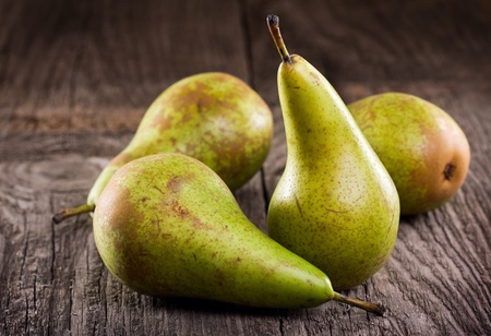 green pears on wooden tableの写真素材