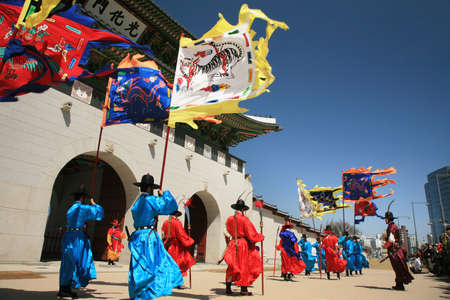 The Royal guards marching show at Gyeongbokgung The Imperial Palace, Seoul, South Korea.のeditorial素材