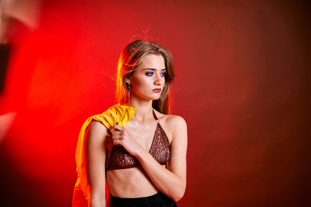 Beauty young woman face portrait. Model girl with perfect fresh clean skin. High fashion model woman in studio, portrait of beautiful sexy woman with trendy make-up and manicure. Skin care concept.の写真素材