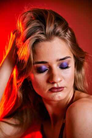 Beauty young woman face portrait. Model girl with perfect fresh clean skin. High fashion model woman in studio, portrait of beautiful sexy woman with trendy make-up and manicure. Skin care concept.の写真素材