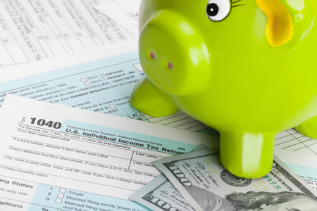 Tax Form 1040 with piggy bankの写真素材