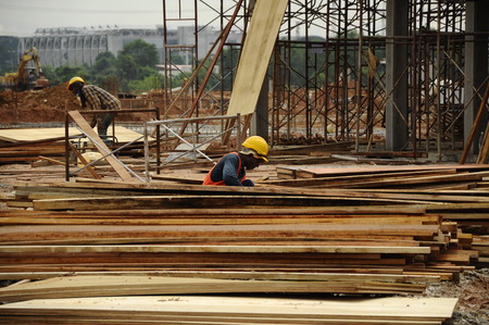 A carpenter working at construction site preparing timber formwork.のeditorial素材