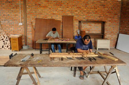 Malaysian traditional woof carving using traditional method by skilled craftsman on November 6, 2014. Craftsman using floral motifs as inspiration to express their creativity.のeditorial素材