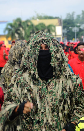 SEREMBAN, MALAYSIA -AUGUST 31, 2016: Malaysian Royal Malay Regiment Army in snipers suit.のeditorial素材