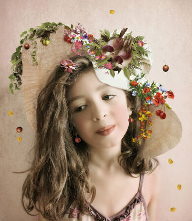  The little girl wearing a straw hat with flowers and birdsの写真素材