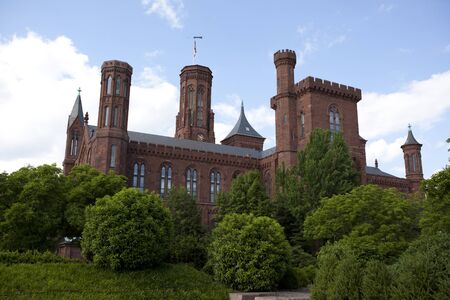 WASHINGTON D.C. - MAY 24, 2014: The Smithsonian Institution Building, commonly known as the Castle, houses the Smithsonian Institutions administrative offices, as well as the Information Center. It is considered the anchor of the National Mallのeditorial素材
