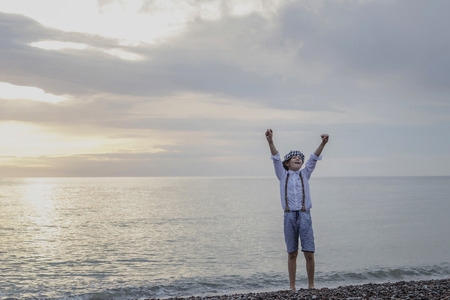 the boy at the top of an old tyreの写真素材