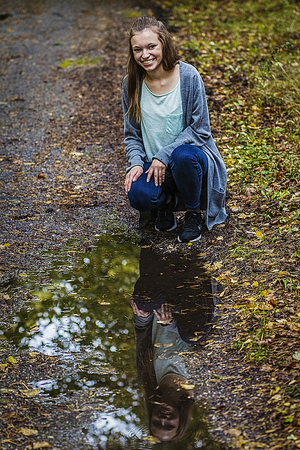 A pretty girl in the autumn when it rainsの写真素材