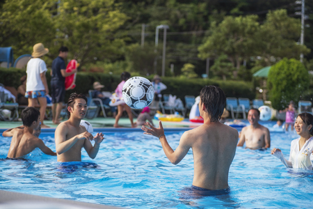 14.08.2018.The city of Shima is the Hotel Daiwa Royal Hotel.People swim in the pool. People play ball in the pool.のeditorial素材