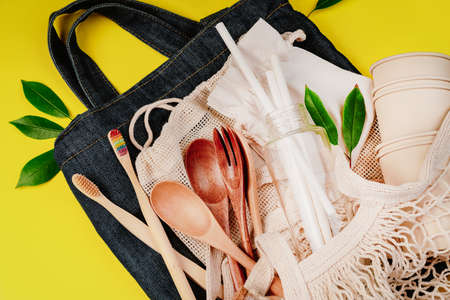 Life without Plastic.Eco friendly disposable tableware.Recycling concept.Ecological tableware made of natural materials.Biodegradable craft dishes used in fast food,restaurants,takeaways,picnics.の写真素材