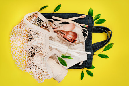 Life without Plastic.Eco friendly disposable tableware.Recycling concept.Ecological tableware made of natural materials.Biodegradable craft dishes used in fast food,restaurants,takeaways,picnics.の写真素材