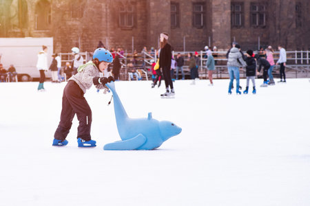 04.01.2022.Budapest.Winter sports.Family winter sport.Holiday and seasonal concept.Activity,Adult,Child,Childhood, Daughter.Happy little boy and girl learning to skate in winter.Hobbies and Leisure.のeditorial素材