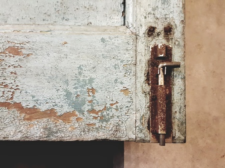 Window lock rusted.vintage tone,texture,oldの写真素材