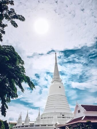 Wat Prayurawongsawas Worawihan is a royal monastery, located near the foot of the Phra Phuttha Yodfa Bridge at Prachathipok Rd, Wat Kalaya Sub-district,Thonburi,Bangkokの写真素材
