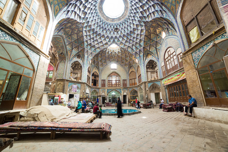 Timcheh-e Amin o Dowleh, Kashan Bazaar (19th century), in Iran. Persian architects used these structures to naturally decrease temperatures, regulate sunlight, and ventilate the interior spaces during the daytime.のeditorial素材