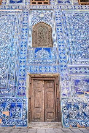 Door of the Tosh Hovli Palace, in the fortress Ichon-Qala, the old town of Khiva, in Uzbekistan.のeditorial素材