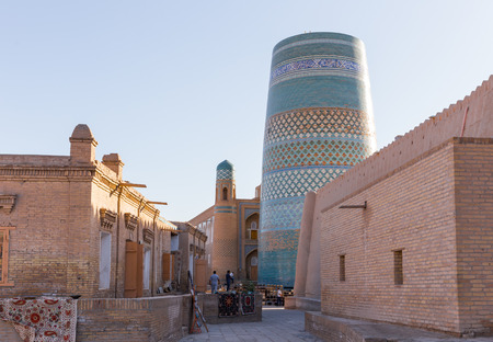 KHIVA, UZBEKISTAN - AUGUST 24, 2016: unidentified people in front of the Kalta Minor Minaret, Khiva Landmark, in Uzbekistanのeditorial素材