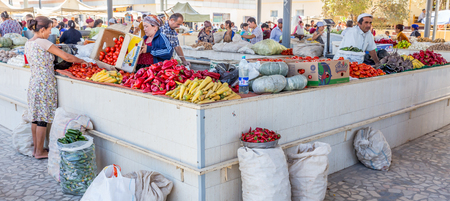 KHIVA, UZBEKISTAN - AUGUST 25, 2016: unidentified people make food shopping at the fruit and vegetable market close the East Gate of Khiva, in Uzbekistan.のeditorial素材