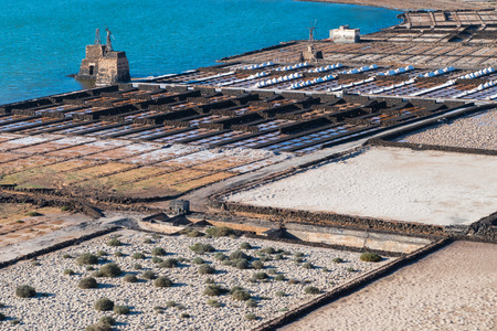 Playa de Janubio, behind which are Las Salinas de Janubio, salt pans from where sea salt is extracted, in Lanzarote, Canary Islands, in Spainの写真素材