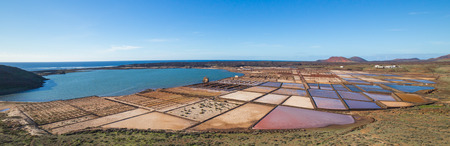 Playa de Janubio, behind which are Las Salinas de Janubio, salt pans from where sea salt is extracted, in Lanzarote, Canary Islands, in Spainの写真素材