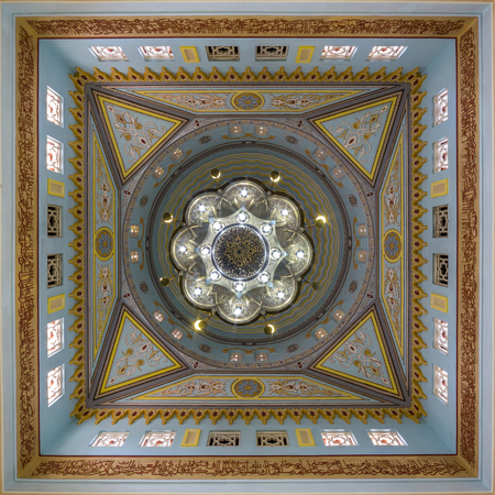 DUBAI, UAE - DECEMBER 03, 2017: chandelier hanging from the dome of the Jumeirah Mosque in Dubai, UAEのeditorial素材