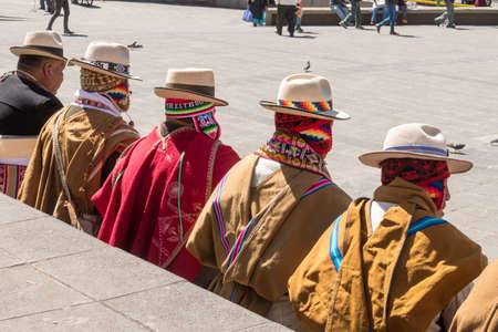 La Paz, Bolivia - september 30, 2018: People in traditional clothes in the square San Francicsco in La Paz, in Boliviaのeditorial素材