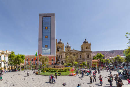 La Paz, Bolivia - september 30, 2018: People walks in Plaza Murillo, with the Presidential Palace and the Cathedral in La Paz, Boliviaのeditorial素材
