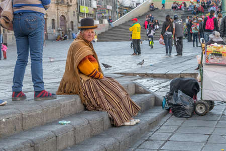 La Paz, Bolivia - september 30, 2018: woman in traditional clothes in the square San Francicsco in La Paz, in Boliviaのeditorial素材