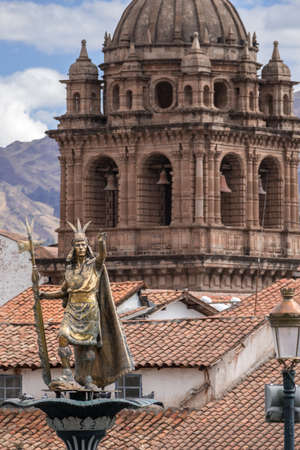 View of a statue in the fountain of the historical central square of Cusco, Peruのeditorial素材