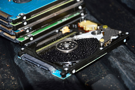 2.5-inch spinning disk type hard drive images are still commonly used today.