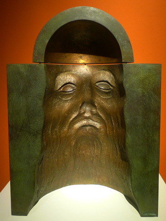 Leonardo-Leonardo da Vinci's 1975 ,a master of the forehead, is a master in the lower part of the face and beard, the master's forehead like a roof, a symbol of classical spirit.のeditorial素材