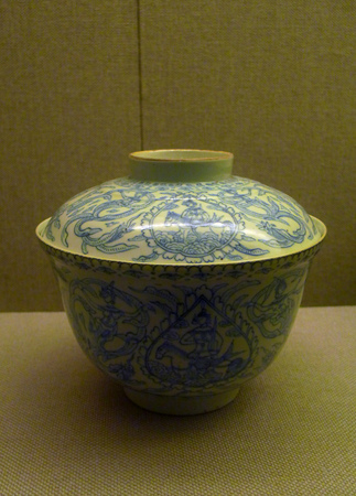 Municipal Museum of Wuhan light to trace the blue-and-white flying pattern tureen Ching (1796-1820)のeditorial素材
