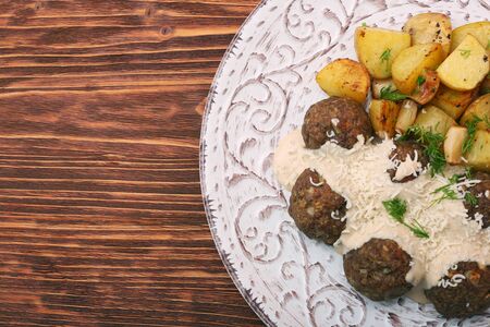 Beef meatballs with potatoes and creamy gravy