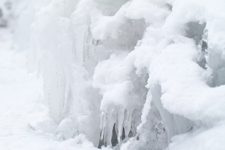icicles sparkling white ice hanging downの写真素材