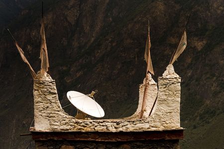 satellite dish on tibetan rooftopのeditorial素材