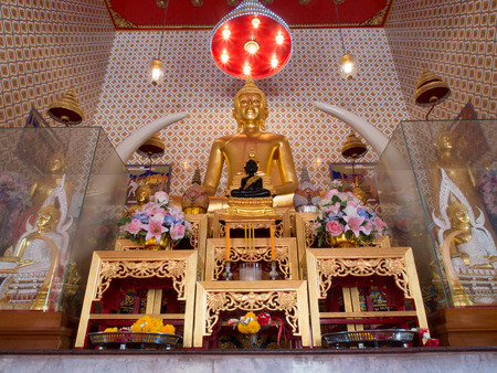 The principle buddha image at wat dam samrong templeのeditorial素材
