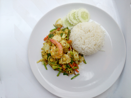Thai Crab Curry Recipe - The fired curry shrimp and squid, mix seafood with mix vegetable. Phat phong kari in Thai, Thai Food.の写真素材