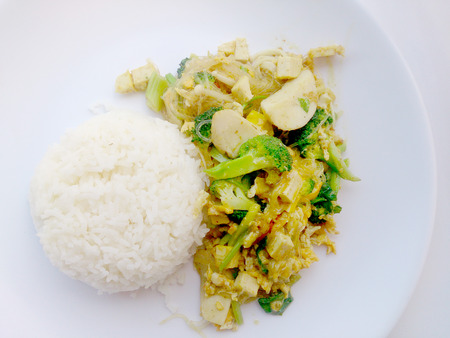 Vegetarian Food with fried mixed vegetables with noodles made of green grams & thai jasmine rice, Healthy food. thai foodの写真素材