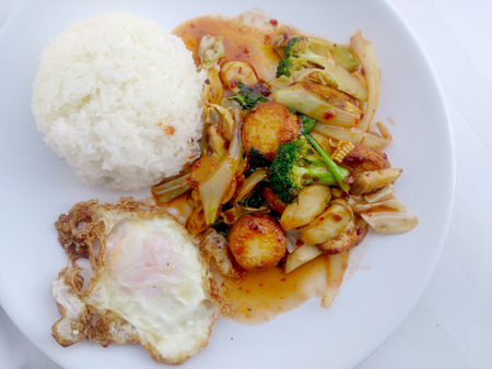 Fried tofu with mixed vegetables in white dish isolate on white background. Vegetarian Food, Healthy food.の写真素材