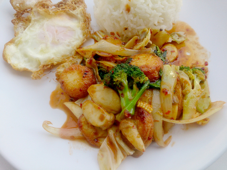 Fried tofu with mixed vegetables in white dish isolate on white background. Vegetarian Food, Healthy food.の写真素材