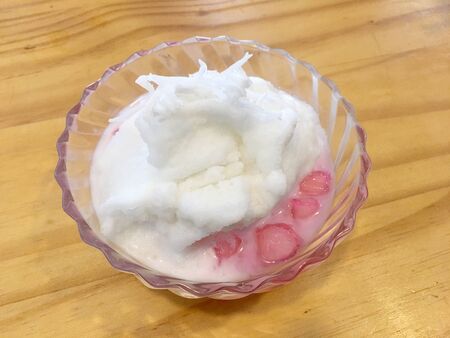 Crispy ruby for coconut milk, Mock Pomegranate in Coconut Syrup with ice cream in small blow on wooden table.Thai dessert Crispy Ruby in Market,Thai desserts is called "Tab Tim Grob"の写真素材