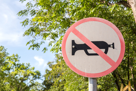 Do not use vehicles horn sign stick on tree. Silence zoning.の写真素材
