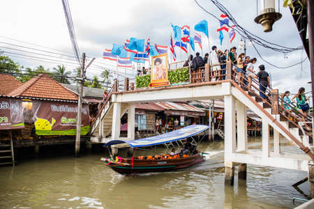 AMPHAWA , Sep 10: Amphawa market canal, the most famous of floating market and cultural tourist destination on Sep 10, 2016 in Amphawa ,Thailandのeditorial素材