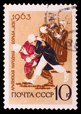 USSR - CIRCA 1963: stamp printed in the USSR (Russia) shows a Wrestlers with the inscription "Armenian folk wrestling "Koch" from the series "Popular sports in the USSR", circa 1963のeditorial素材