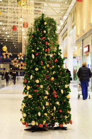 Christmas tree in a mallのeditorial素材
