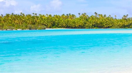 view at picture perfect island, turquoise lagoon at aitutaki, cook islandsの写真素材
