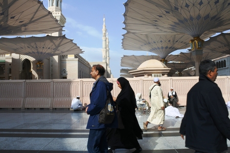 MEDINA, SAUDI ARABIA KSA - February 28 Muslims get ready to pray around Nabawi Mosque February 28, 2017 in Medina, KSA Muslims from all over the world visit this place would doのeditorial素材