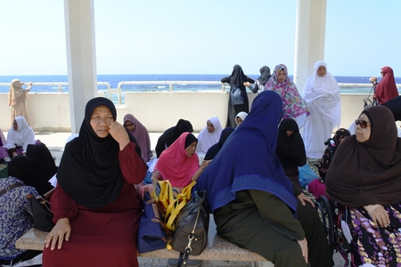 the activities of Muslim worshipers at the Arrahmah mosque in red sea, Jeddah, saudi Arabiaのeditorial素材