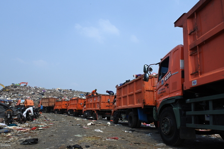 the biggest garbage dump in Indonesia, Bantar Gebang, Bekasi, Indonesiaのeditorial素材