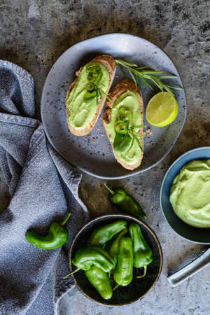 Creamy vegetarian spinach spread with tofu and green pepperの写真素材